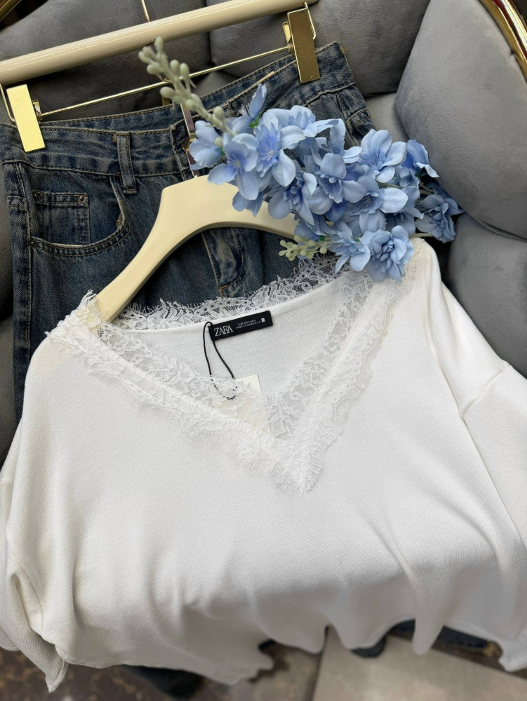 Женская футболка белая