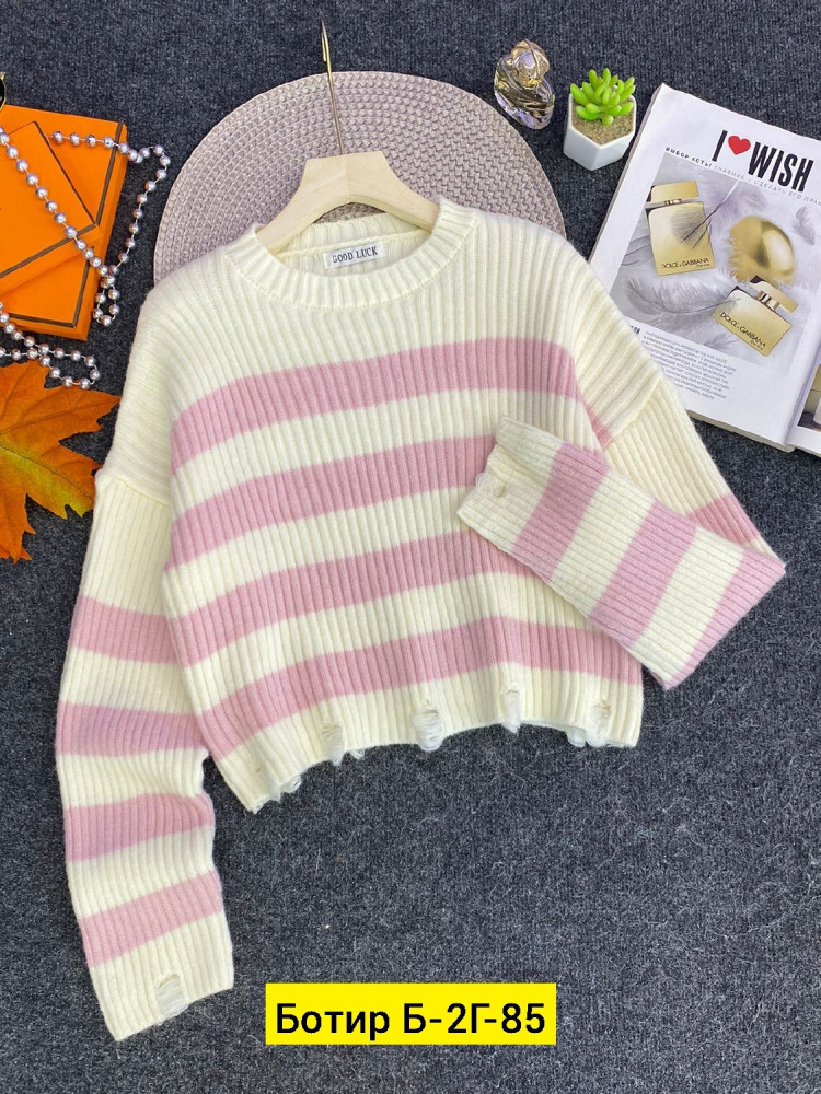 Свитер женский розовый