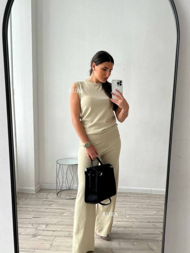 Женский костюм бежевый