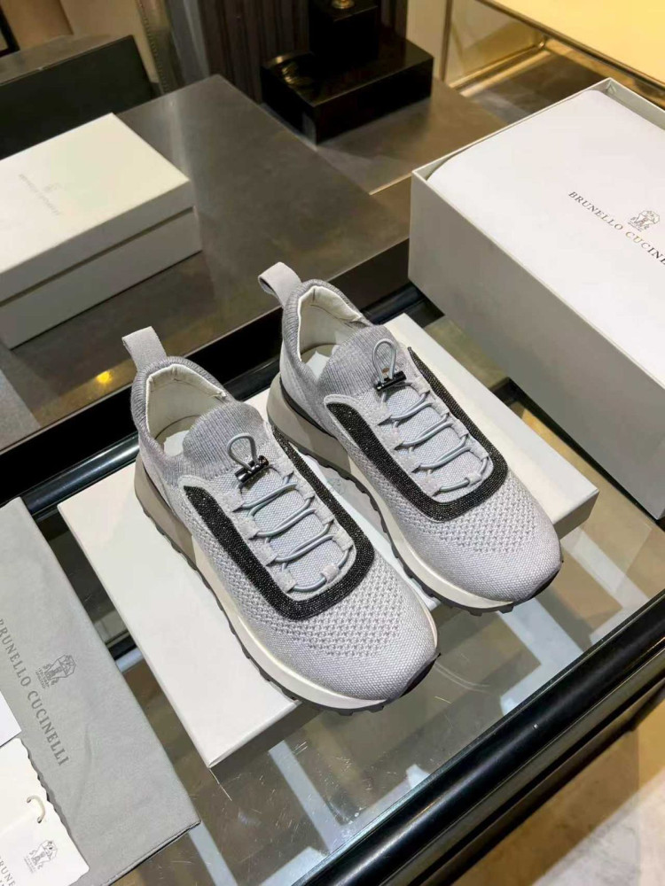 Кроссовки женские сиреневые купить в Интернет-магазине Садовод База - цена 12000 руб Садовод интернет-каталог